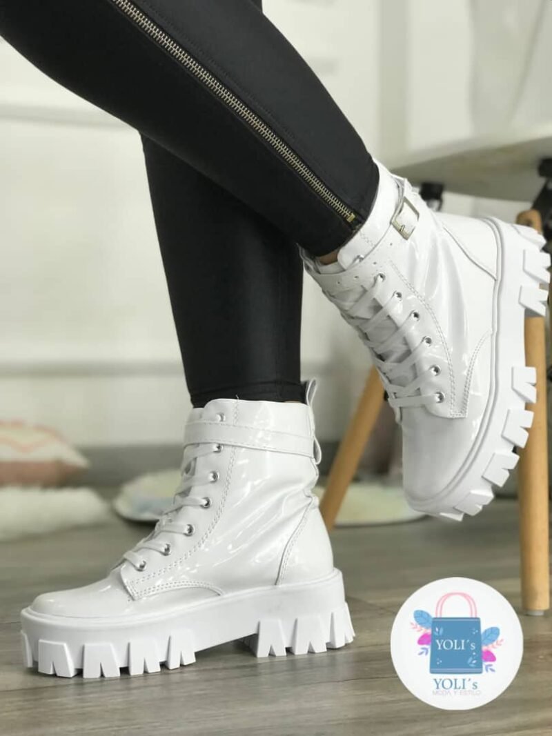 BOTA CON BOLSITO Y CADENA - Imagen 3