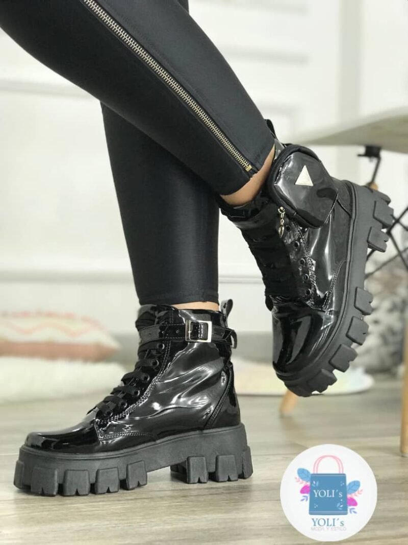 BOTA CON BOLSITO Y CADENA - Imagen 4