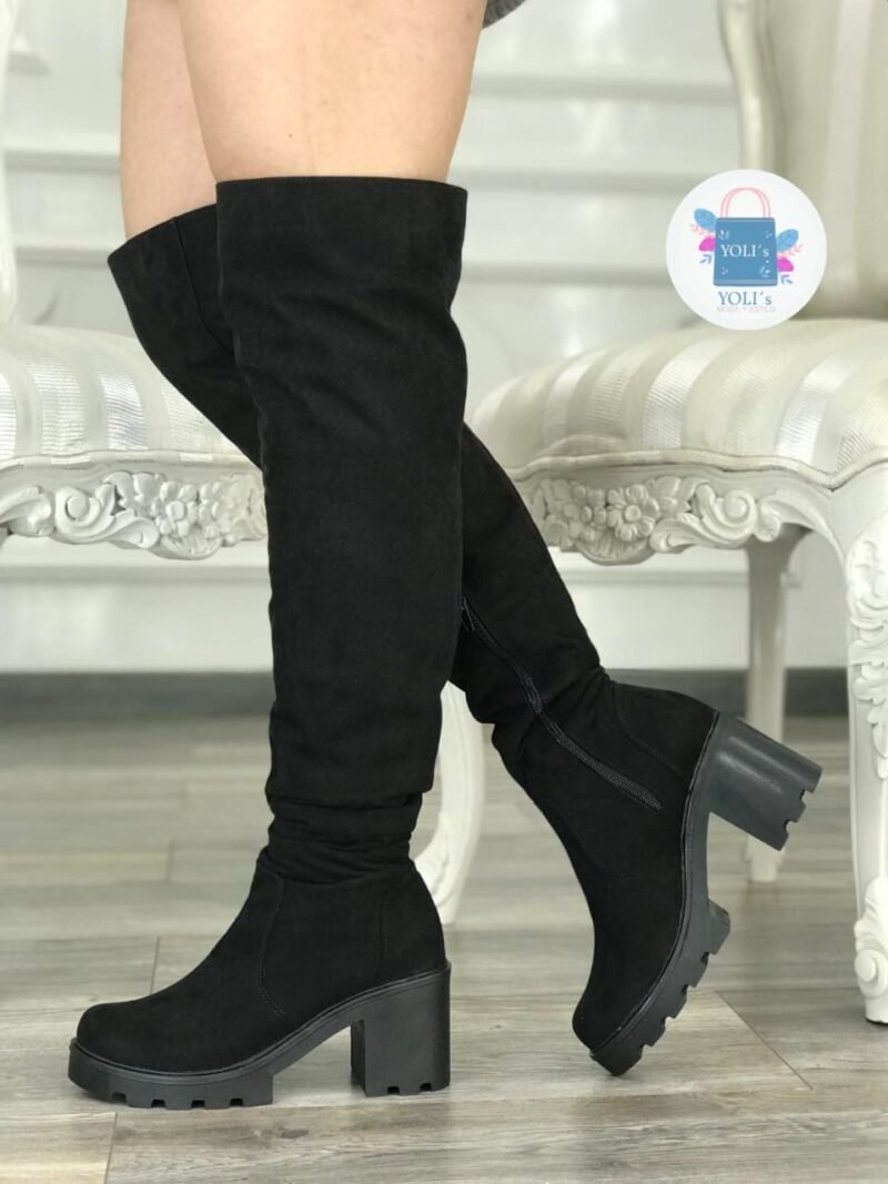 BOTA A LA RODILLA Y EXTRALARGA